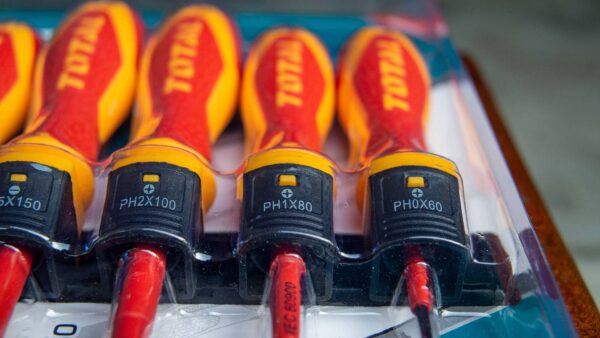 TOTAL THTIS566 Դիէլեկտրիկ պտուտակահանների հավաքածու