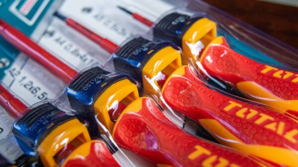 TOTAL THTIS566 Դիէլեկտրիկ պտուտակահանների հավաքածու